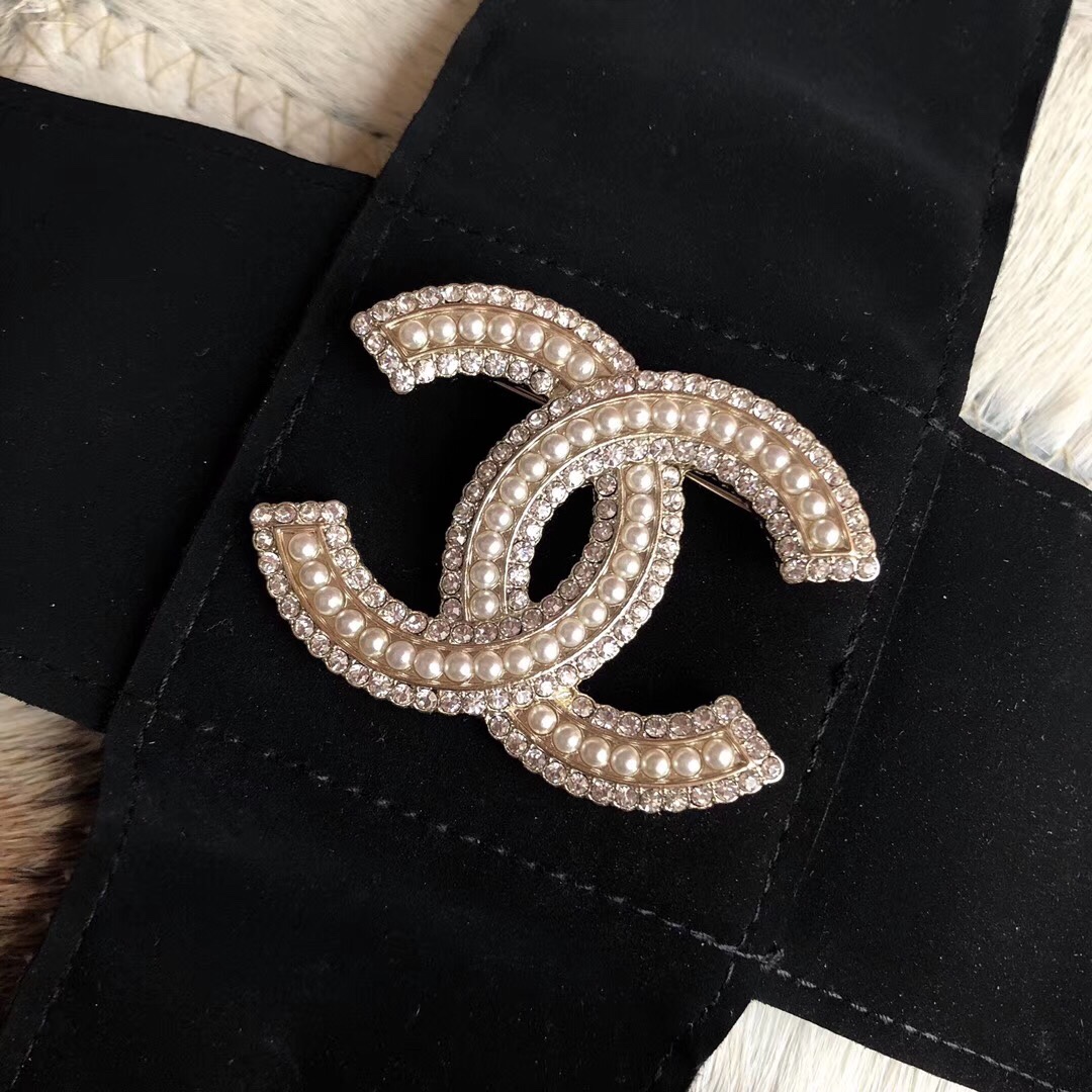 Chanel Brooch Pearl L