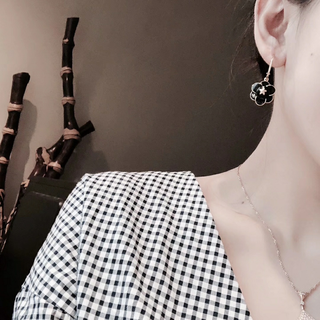 Chanel Basic Jewelry Black L