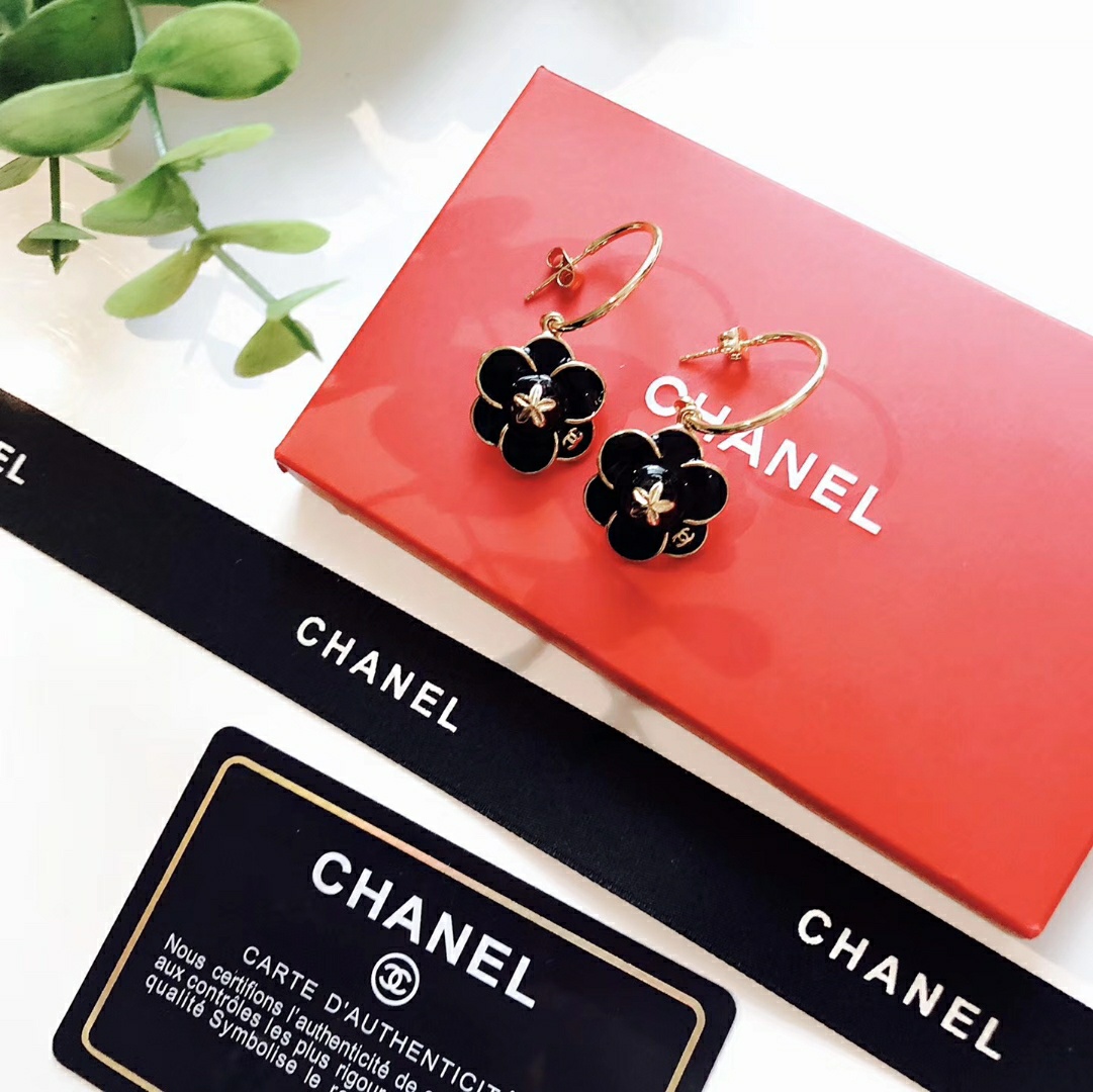 Chanel Basic Jewelry Black L
