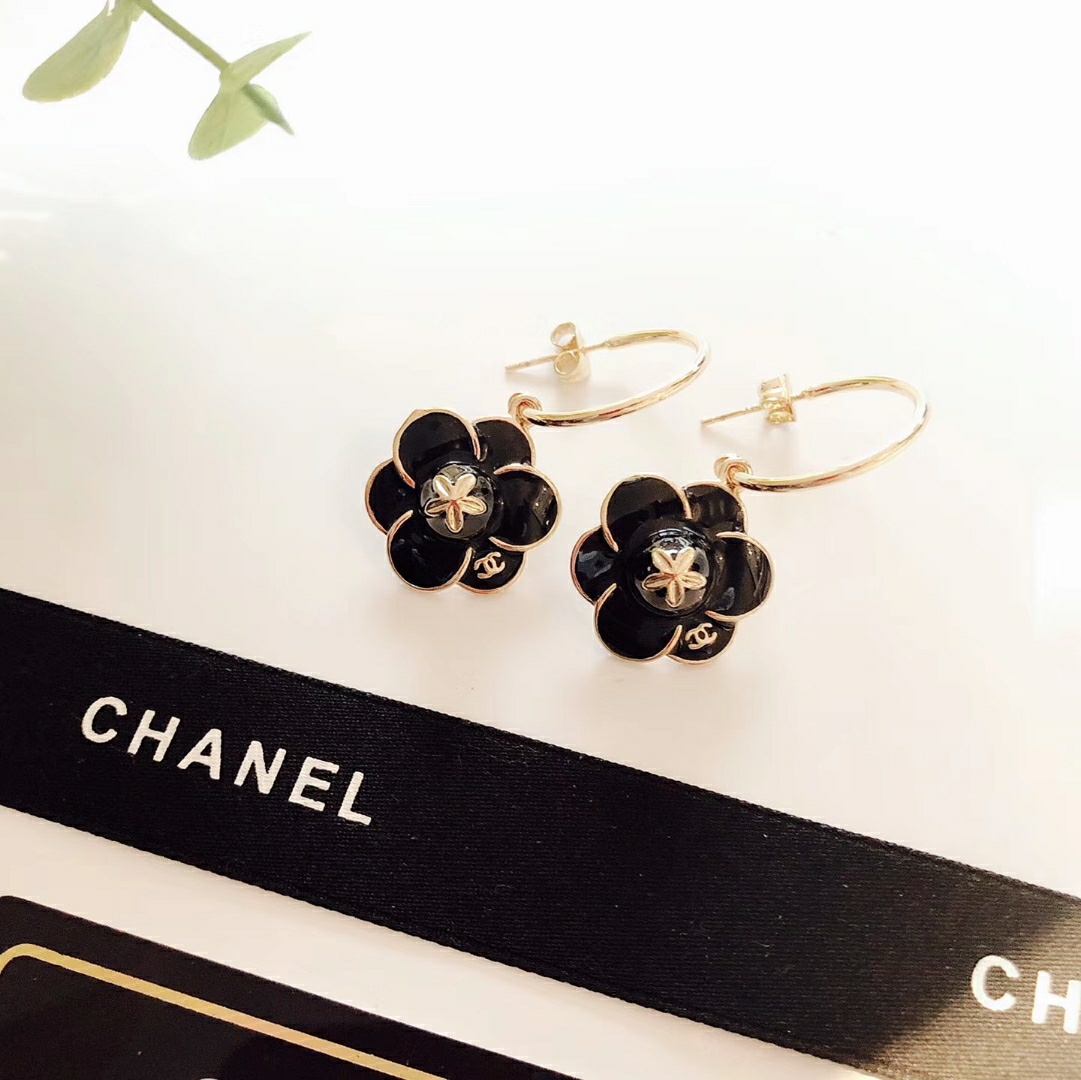 Chanel Basic Jewelry Black L