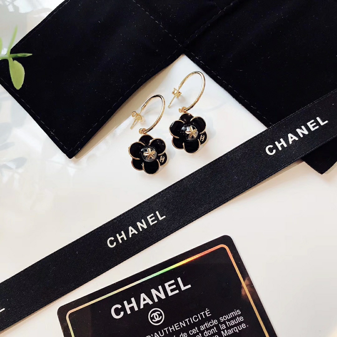 Chanel Basic Jewelry Black L