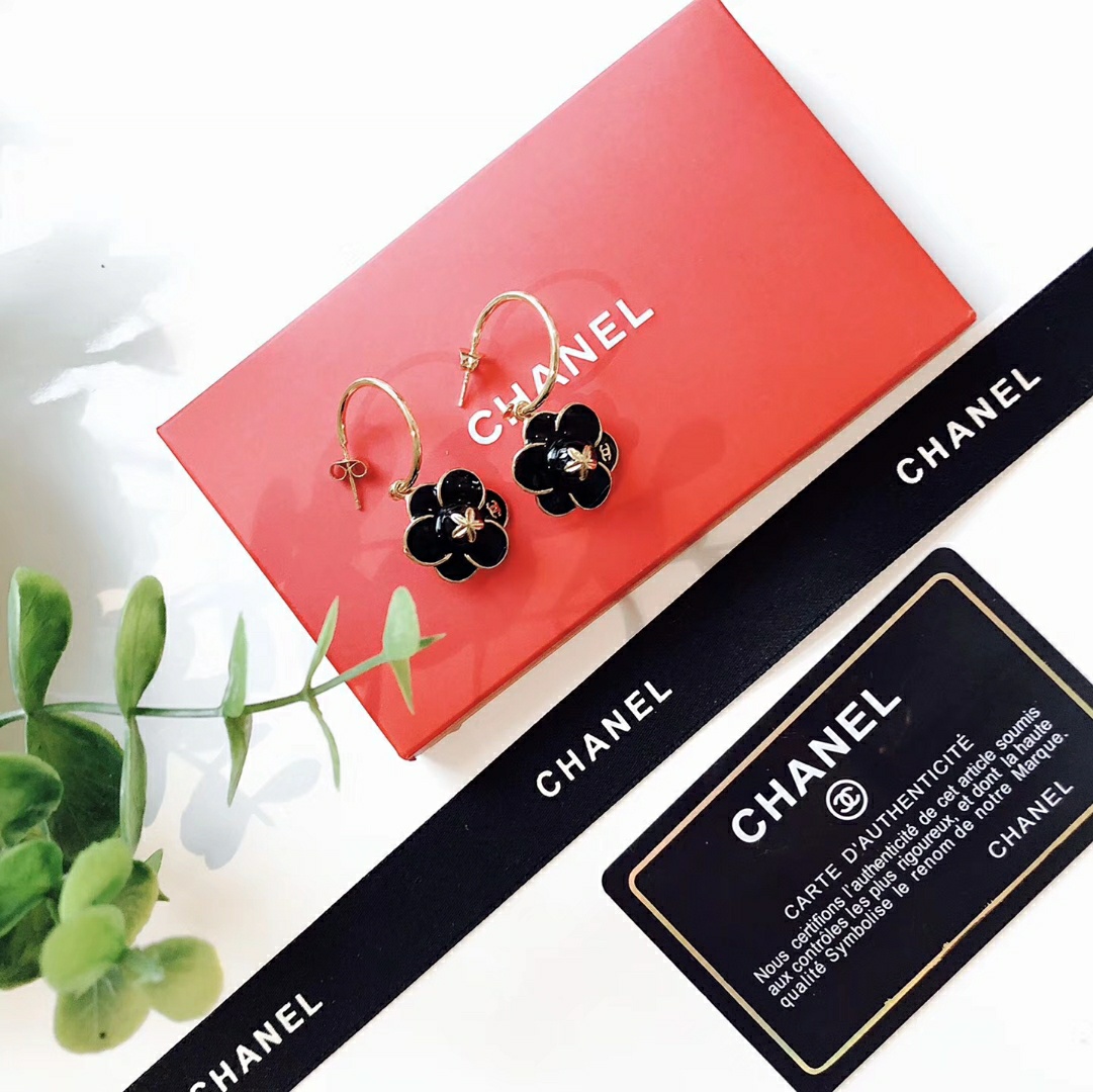 Chanel Basic Jewelry Black L