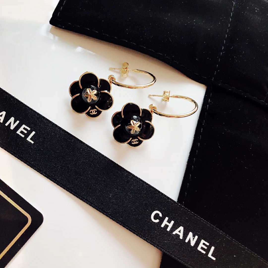Chanel Basic Jewelry Black L