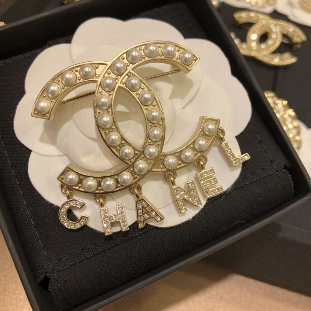 Chanel Brooch Pearl L