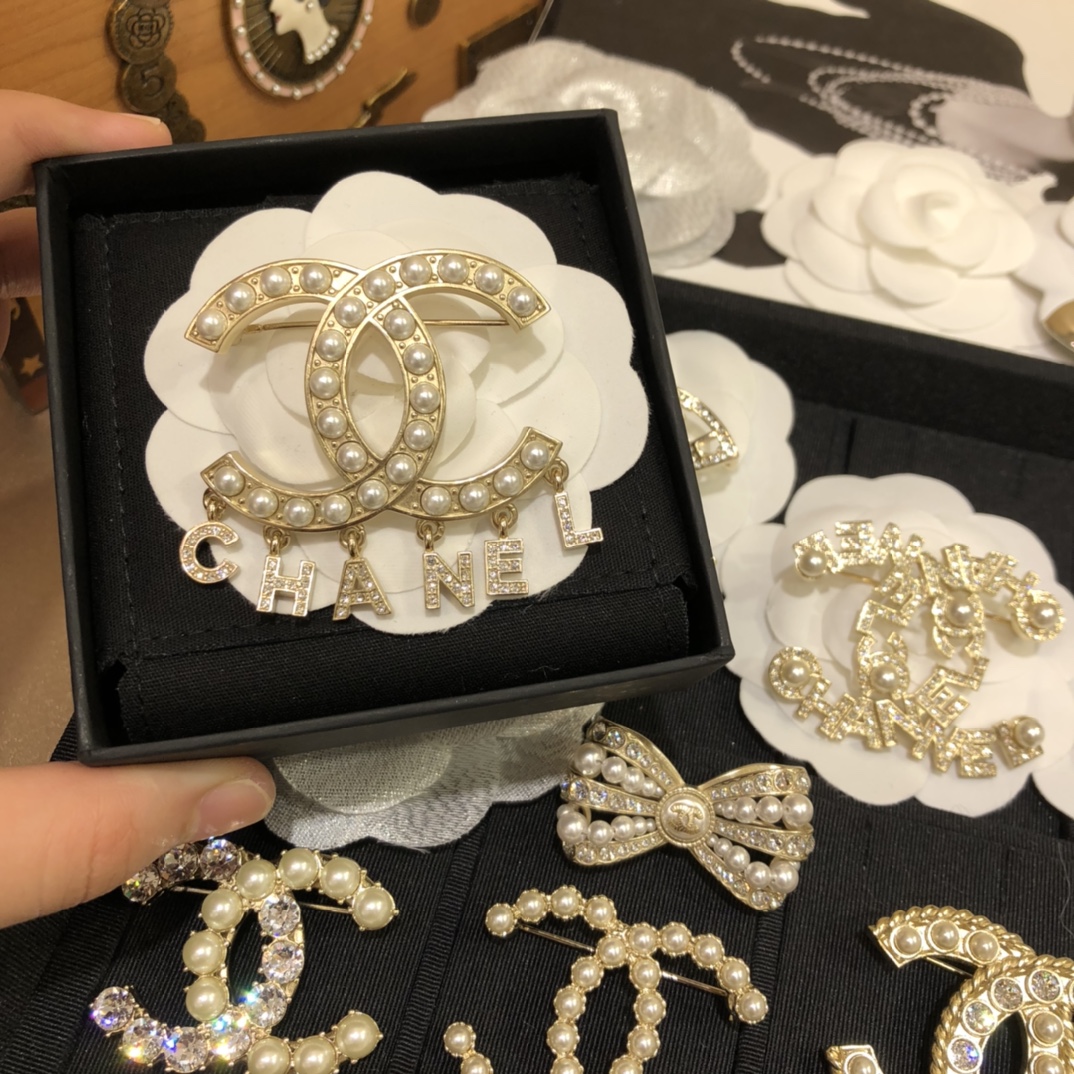 Chanel Brooch Pearl L