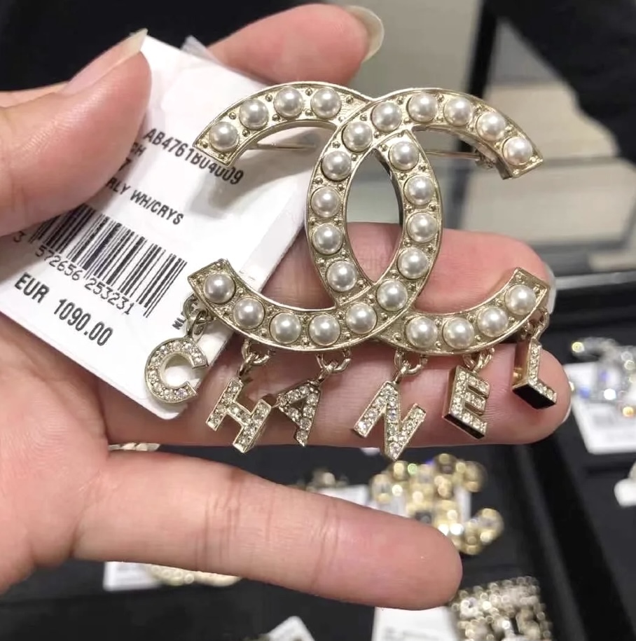 Chanel Brooch Pearl L