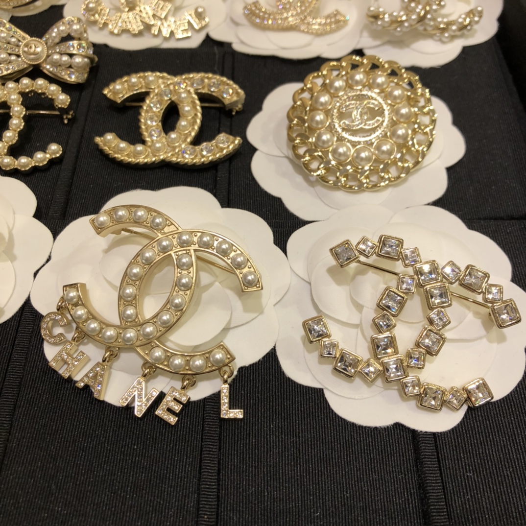 Chanel Brooch Pearl L