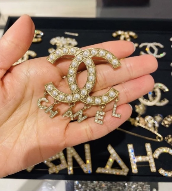 Chanel Brooch Pearl L
