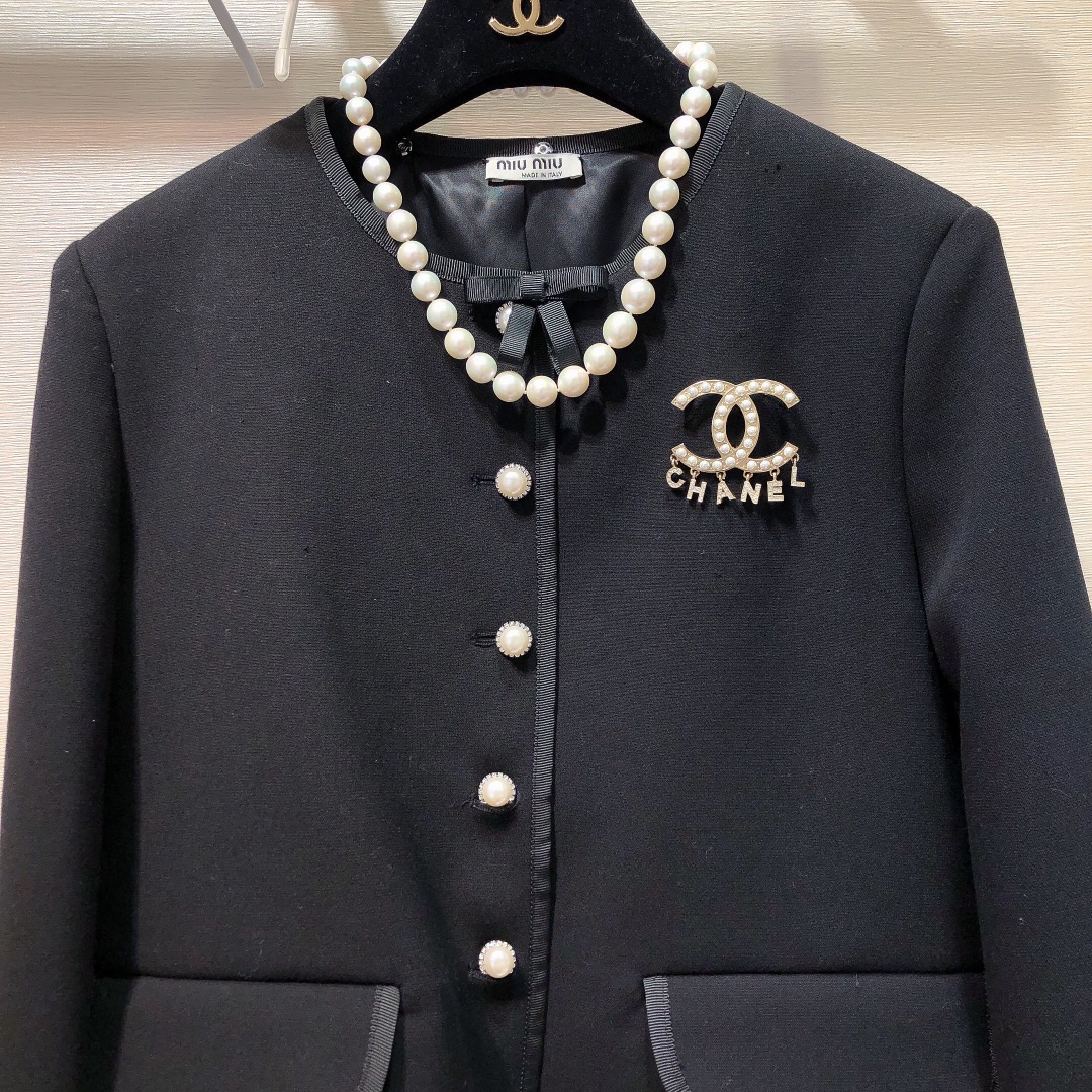 Chanel Brooch Pearl L