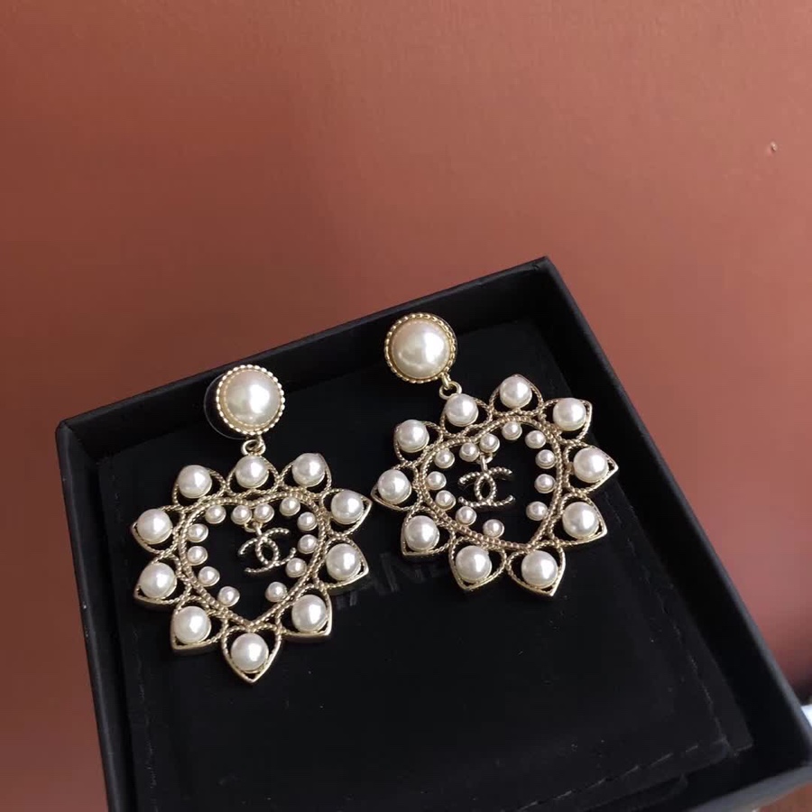 Chanel Earrings Pearl L
