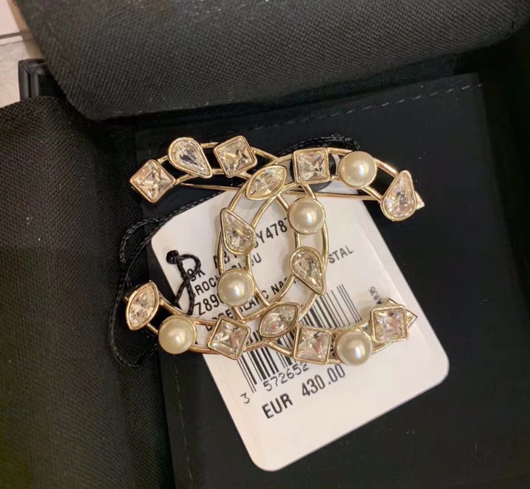 Chanel Brooch Pearl L