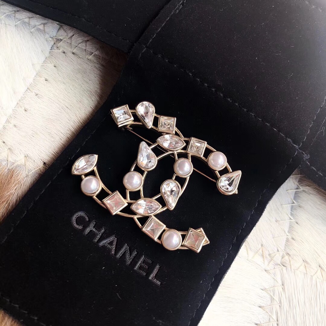 Chanel Brooch Pearl L