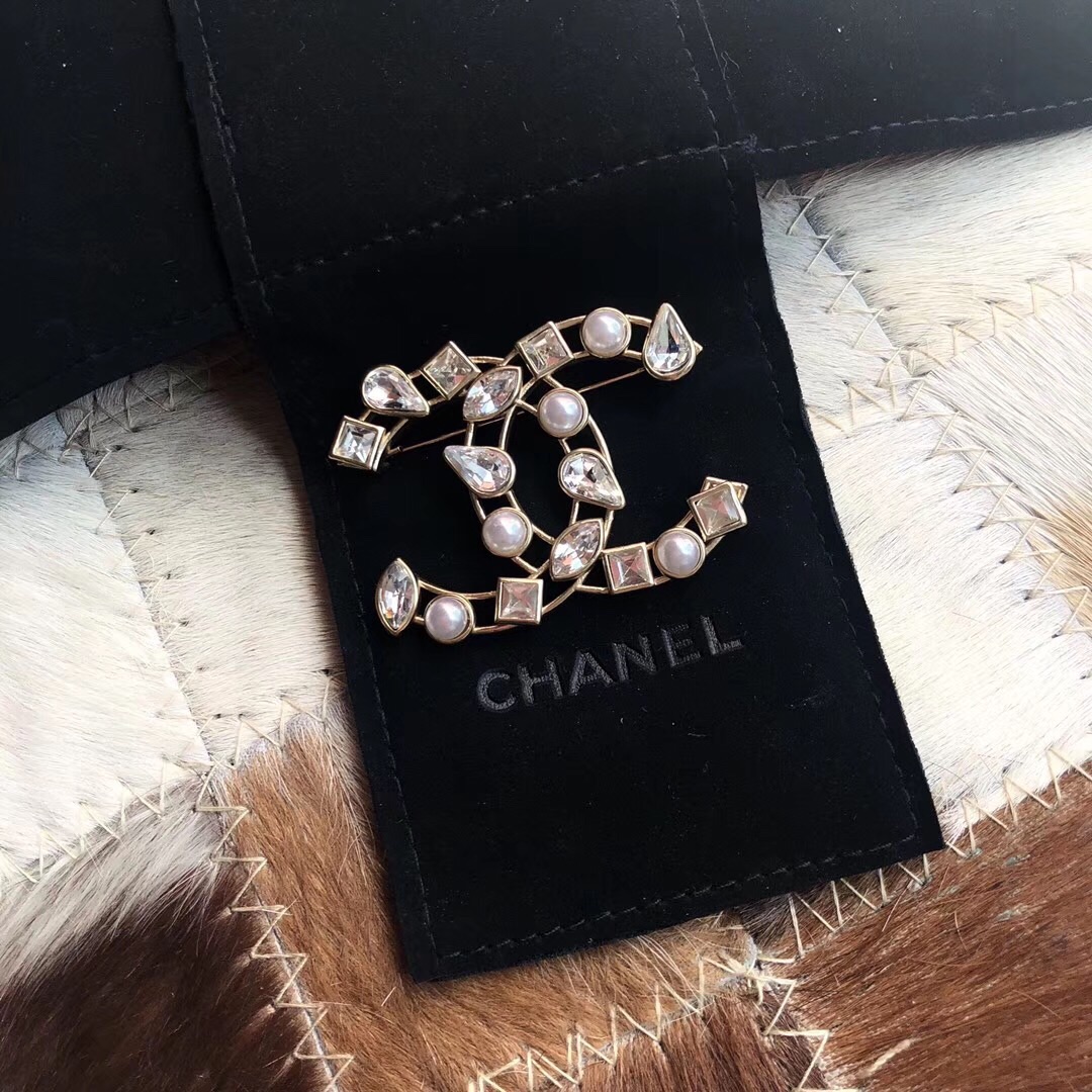 Chanel Brooch Pearl L