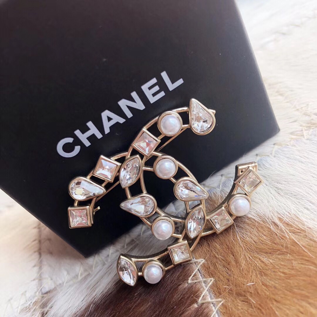 Chanel Brooch Pearl L