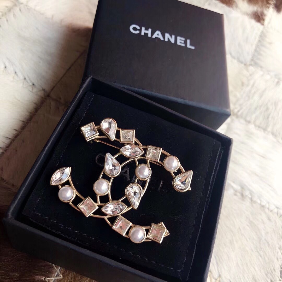 Chanel Brooch Pearl L