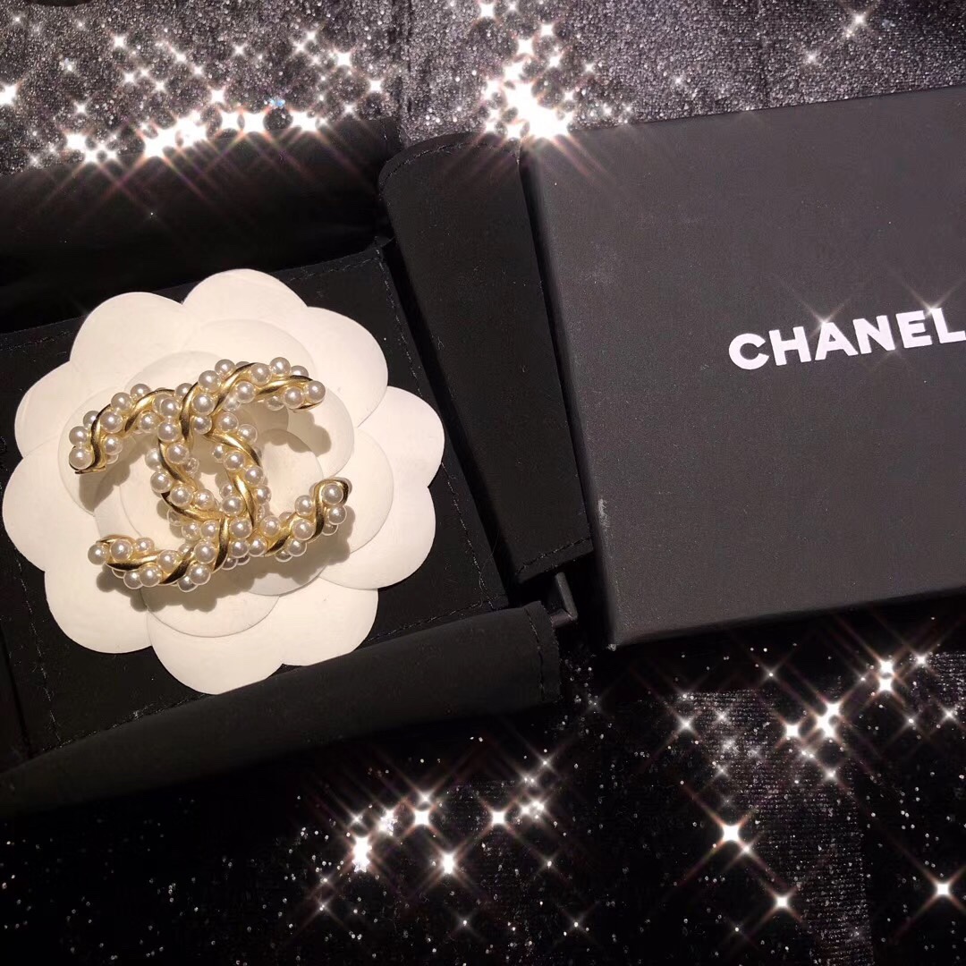 Chanel Brooch Pearl L