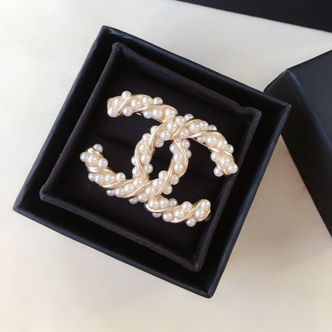 Chanel Brooch Pearl L