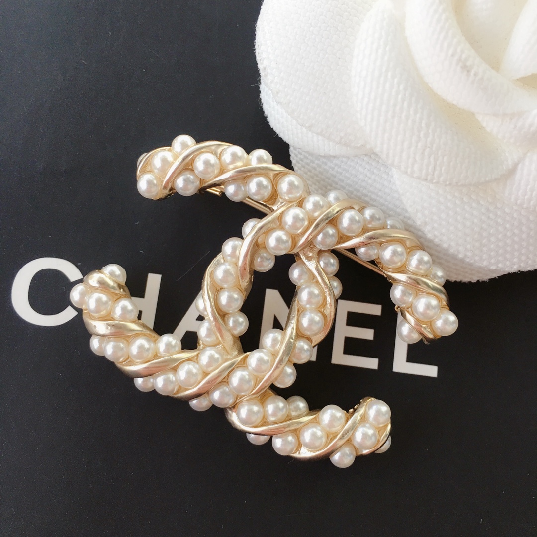 Chanel Brooch Pearl L