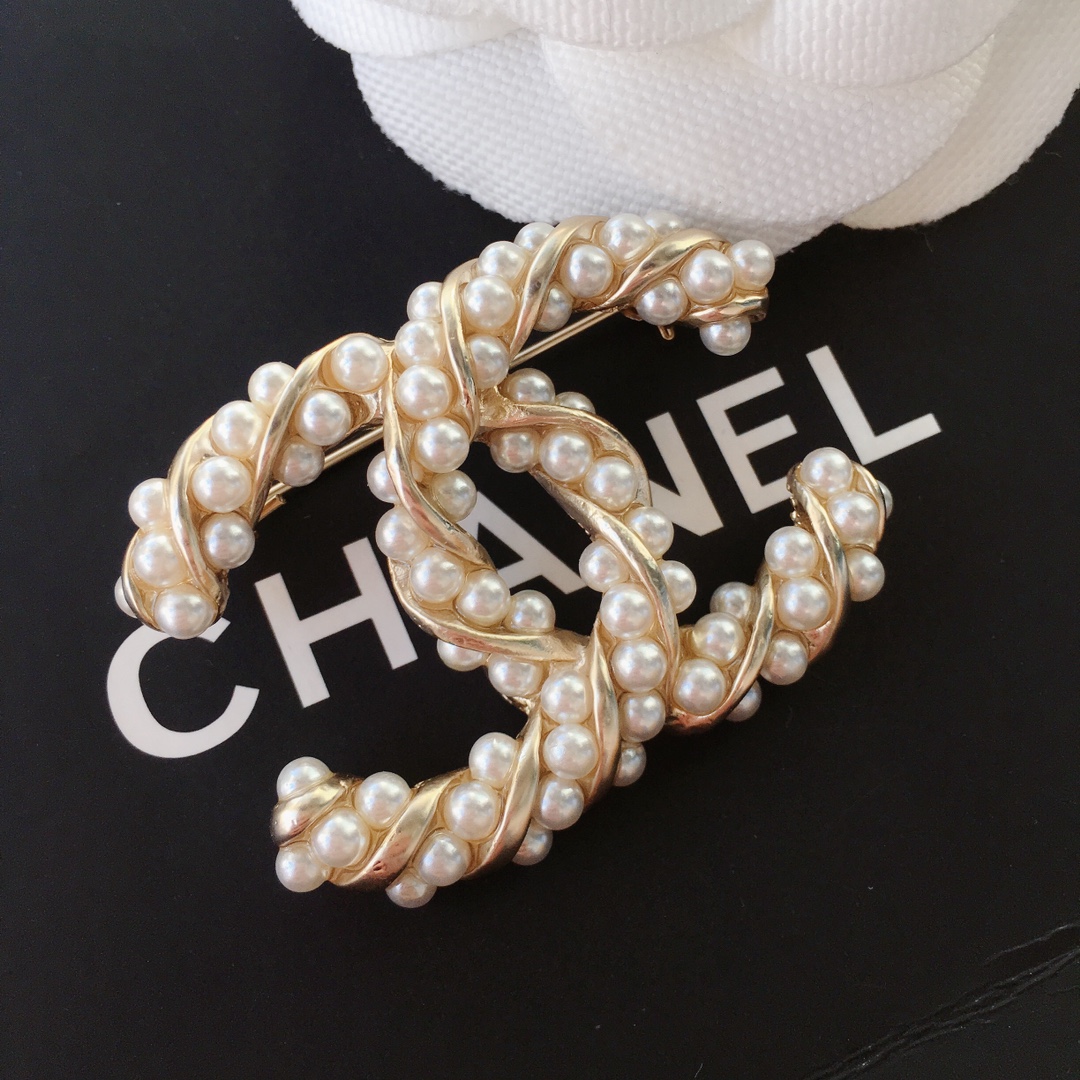 Chanel Brooch Pearl L