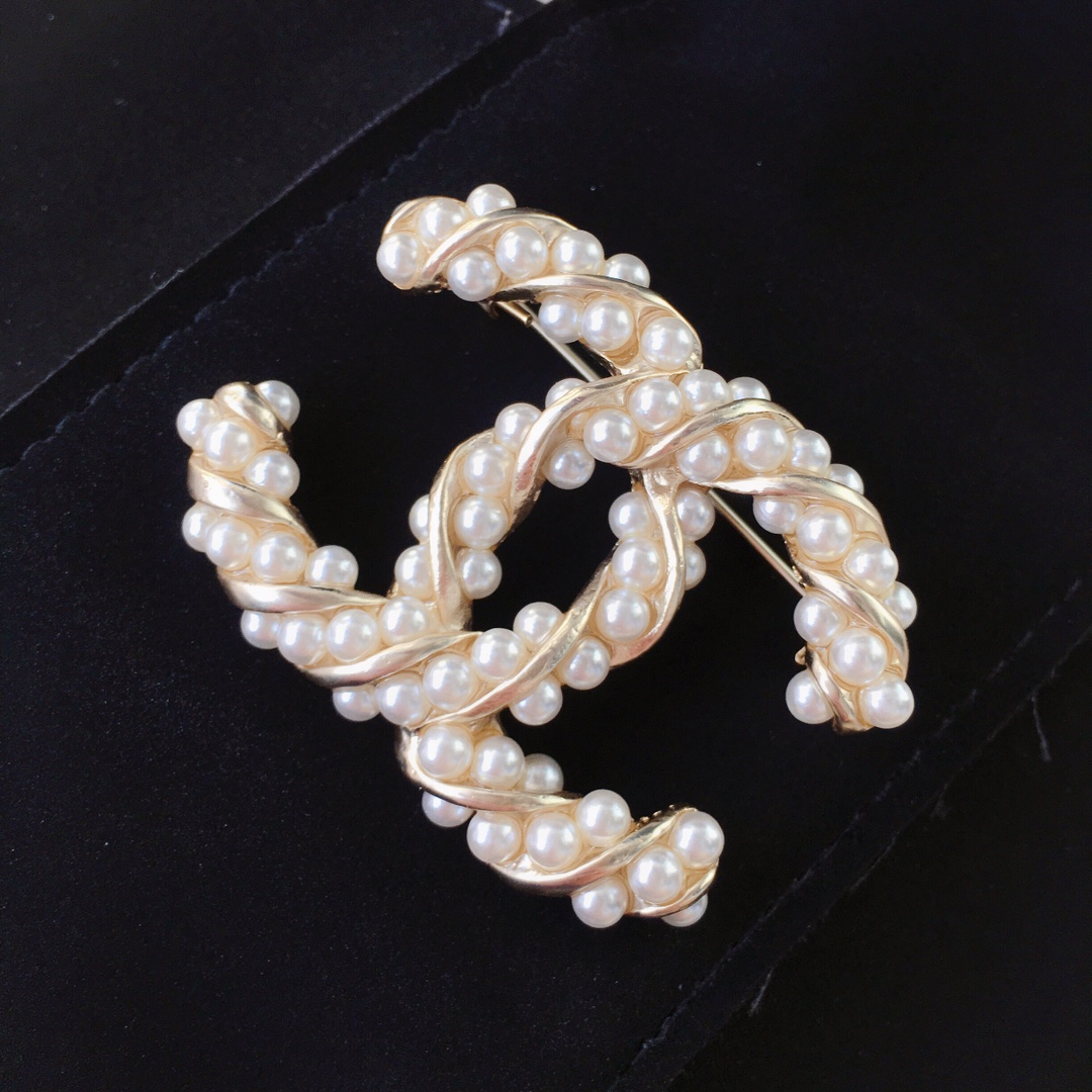 Chanel Brooch Pearl L
