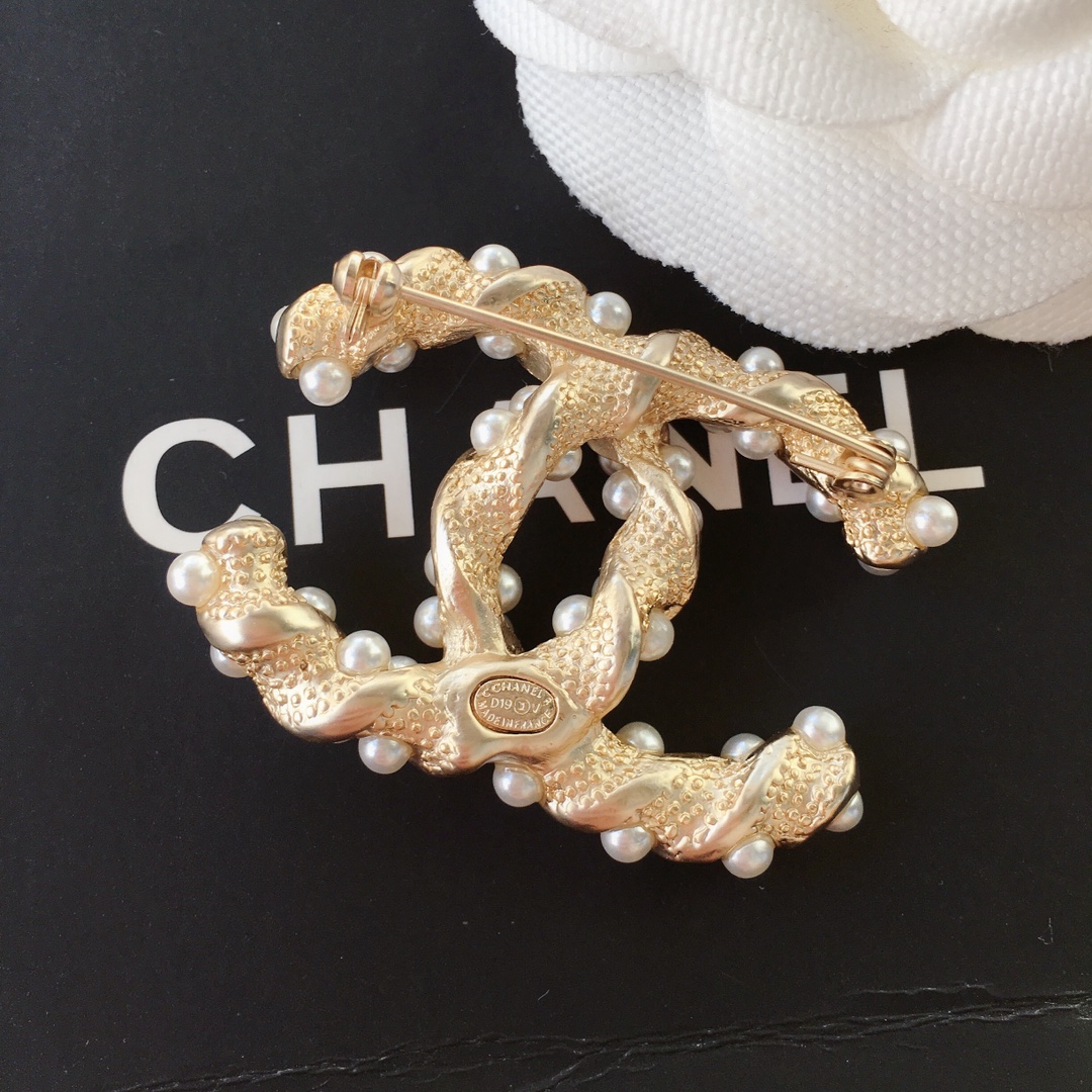 Chanel Brooch Pearl L