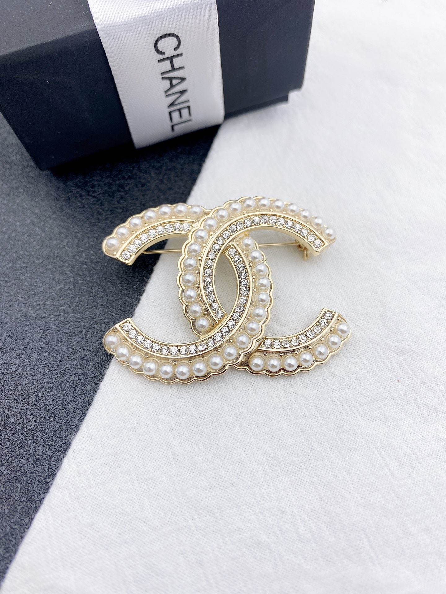 Chanel Brooch Pearl L