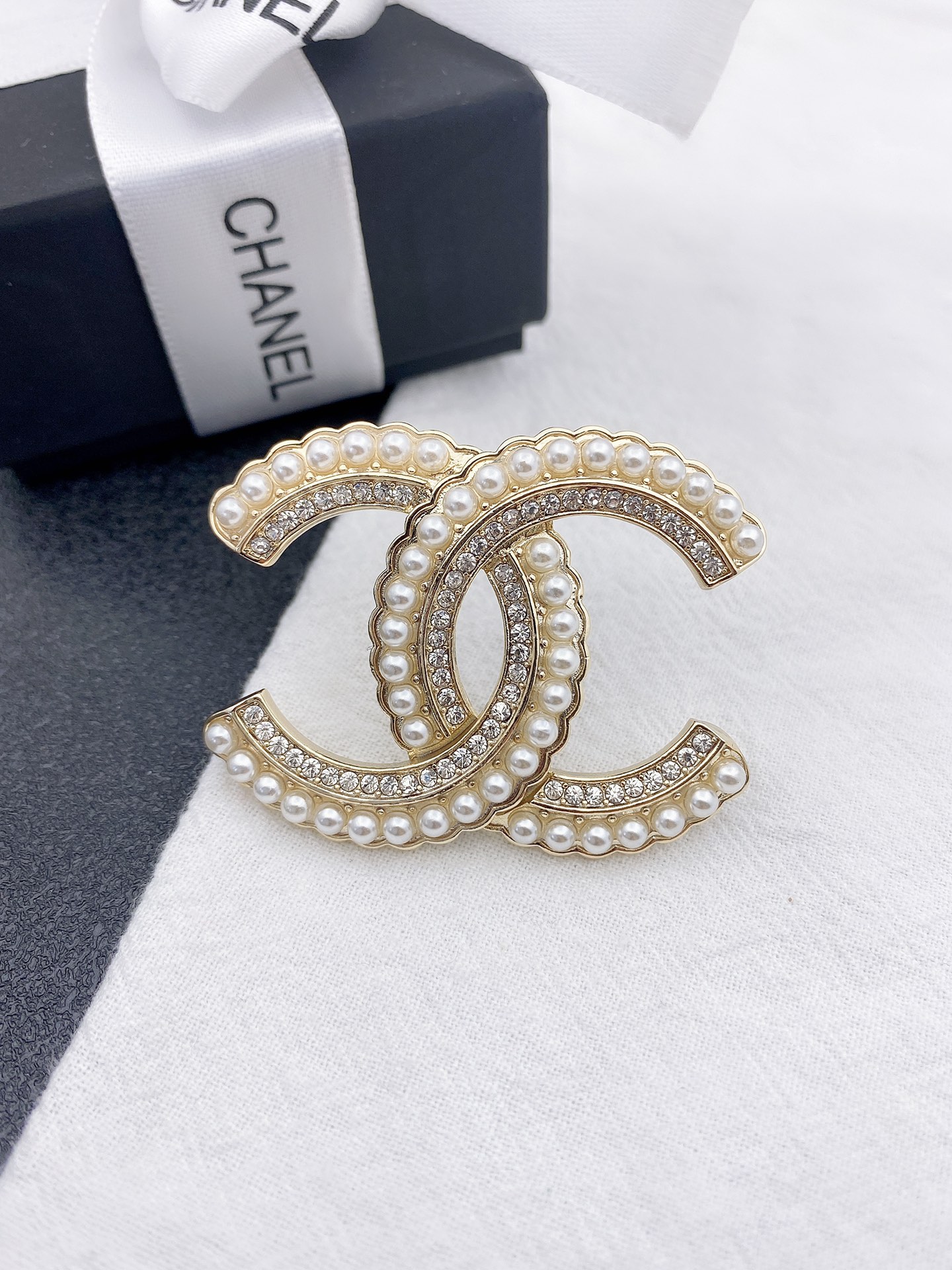 Chanel Brooch Pearl L