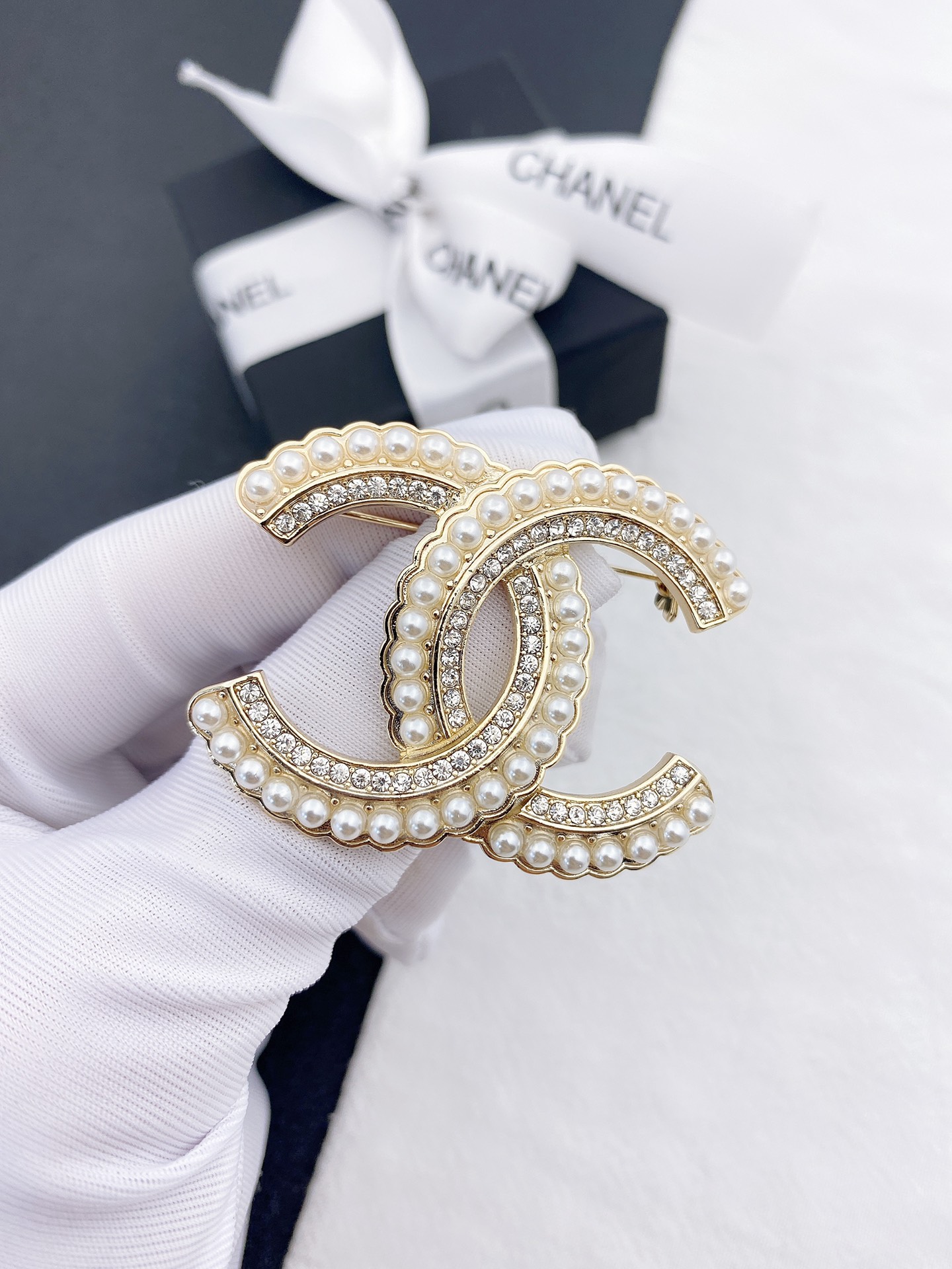 Chanel Brooch Pearl L