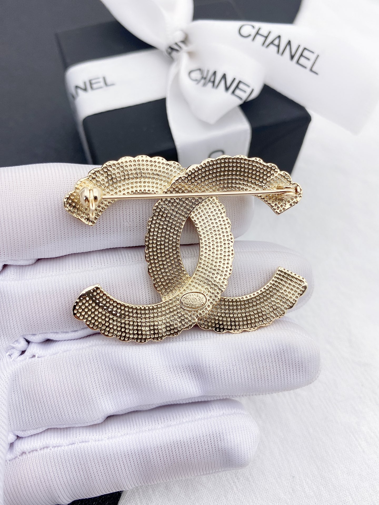 Chanel Brooch Pearl L
