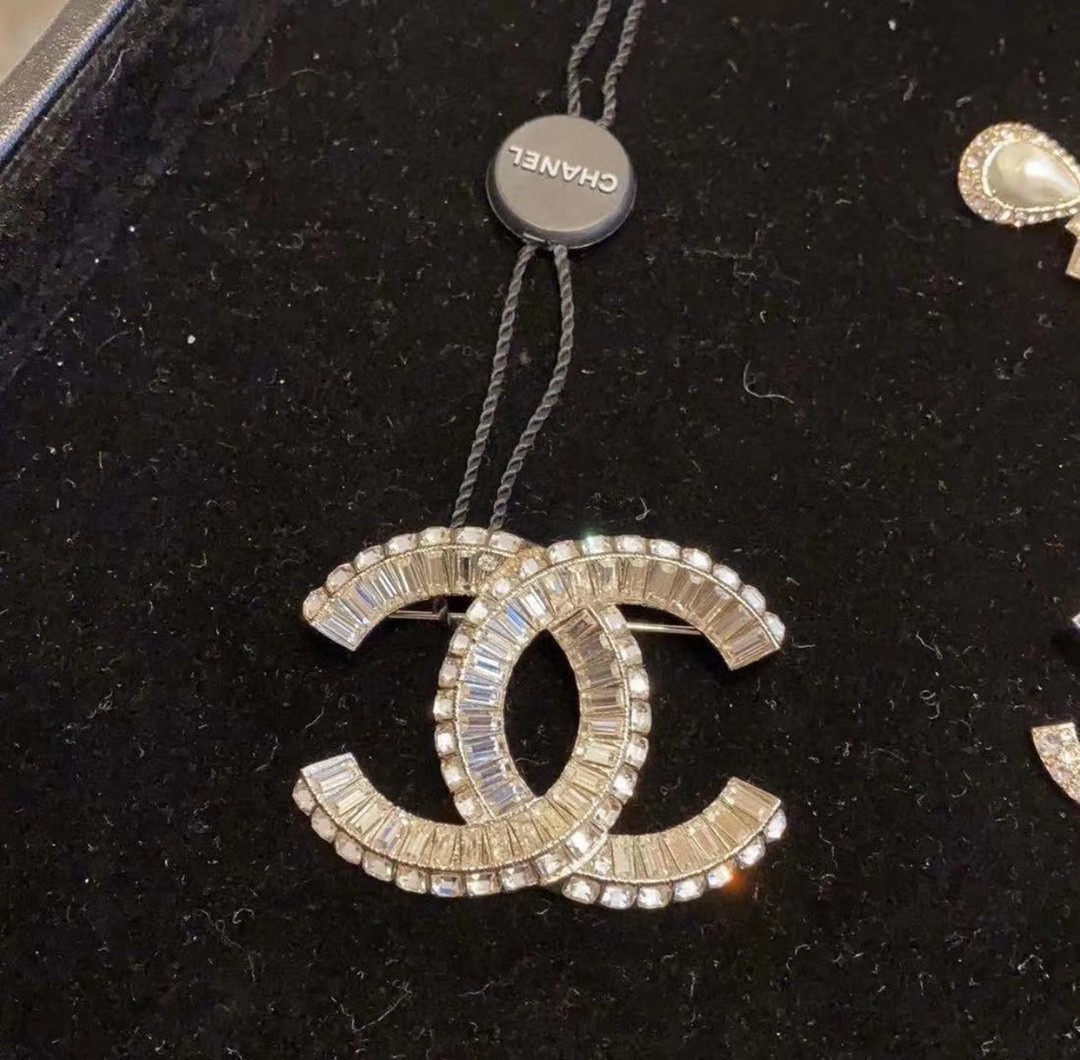 Chanel Brooch L