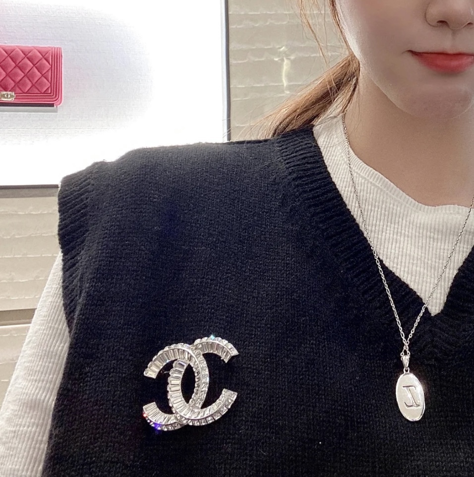 Chanel Brooch L