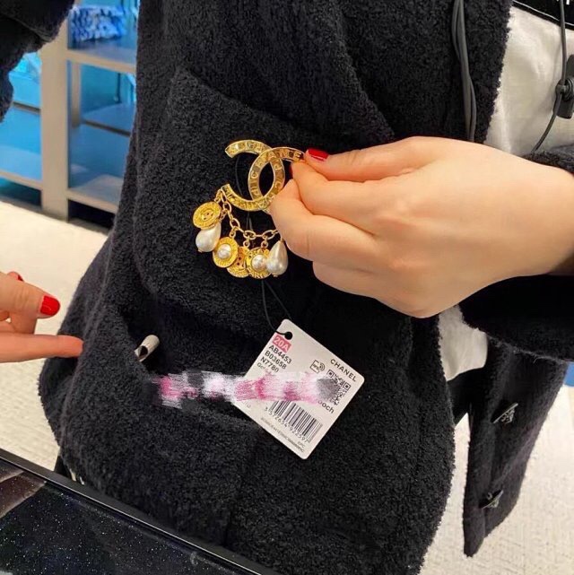 Chanel Brooch Gold Gold L