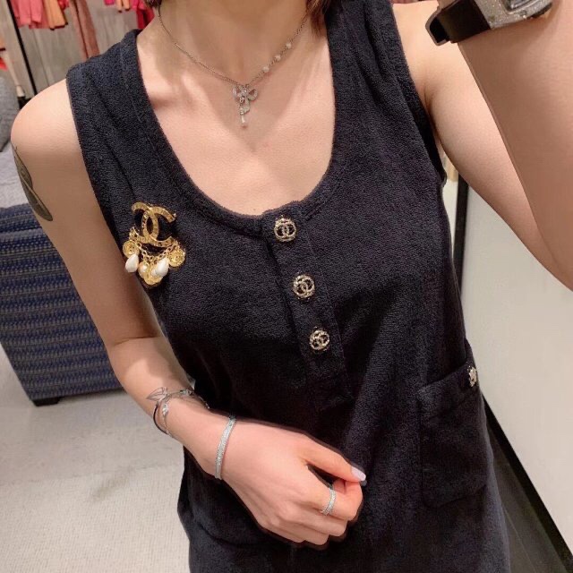 Chanel Brooch Gold Gold L