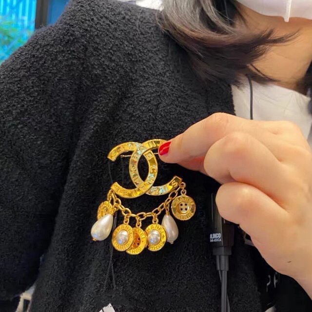 Chanel Brooch Gold Gold L