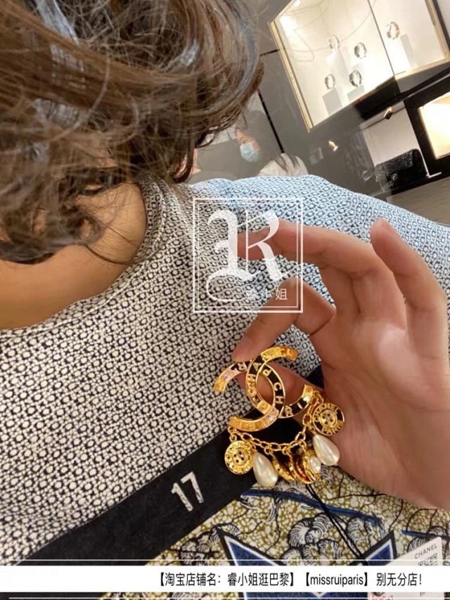 Chanel Brooch Gold Gold L