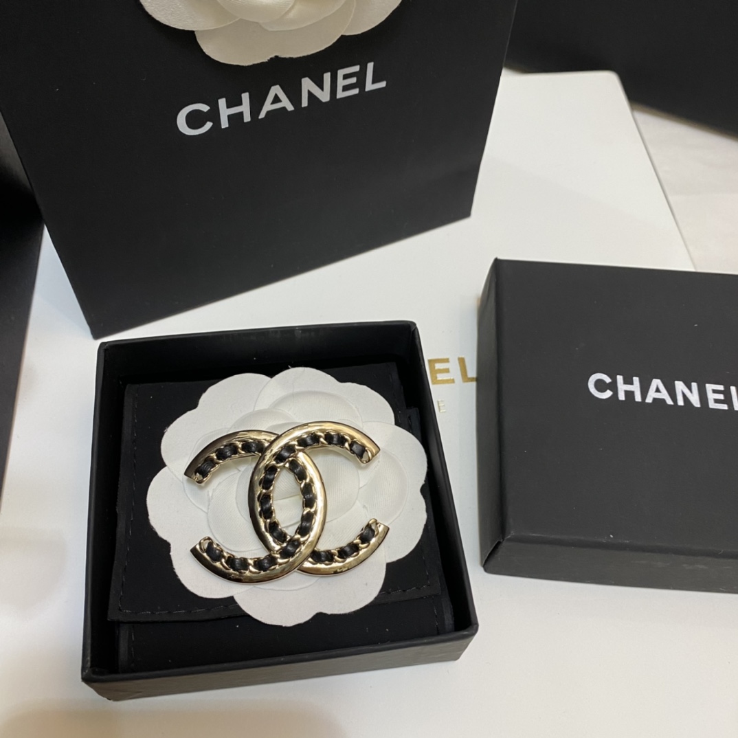 Chanel Brooch L
