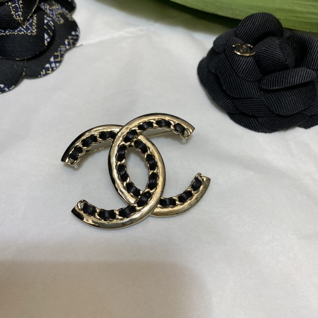 Chanel Brooch L