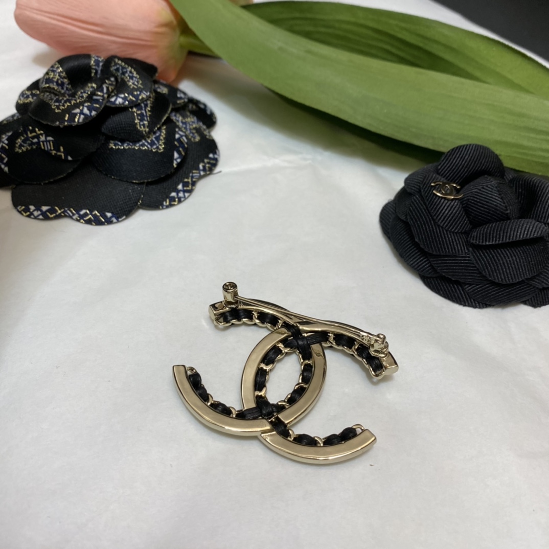 Chanel Brooch L