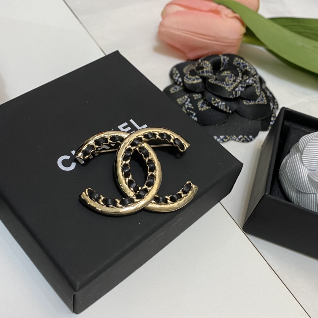 Chanel Brooch L