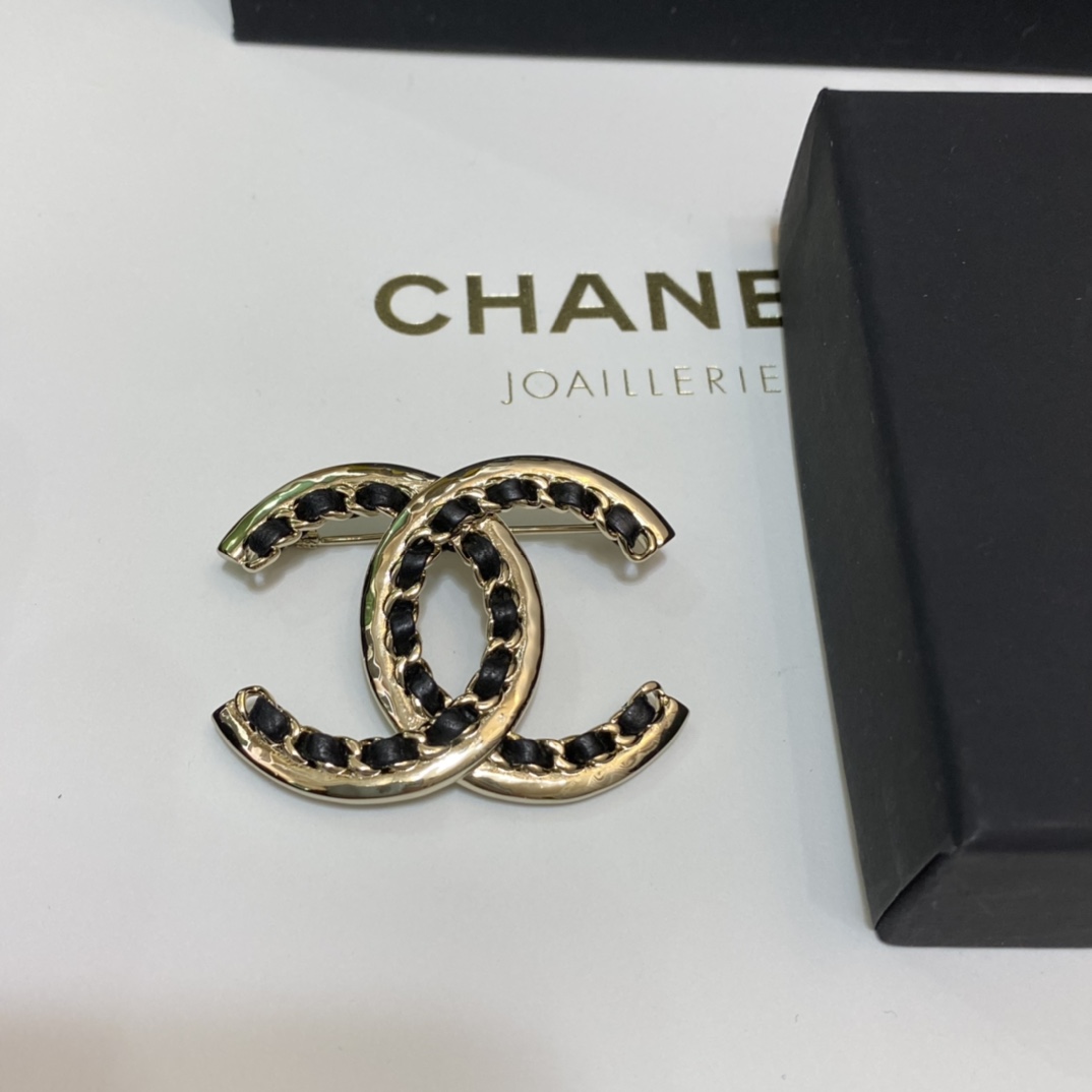 Chanel Brooch L