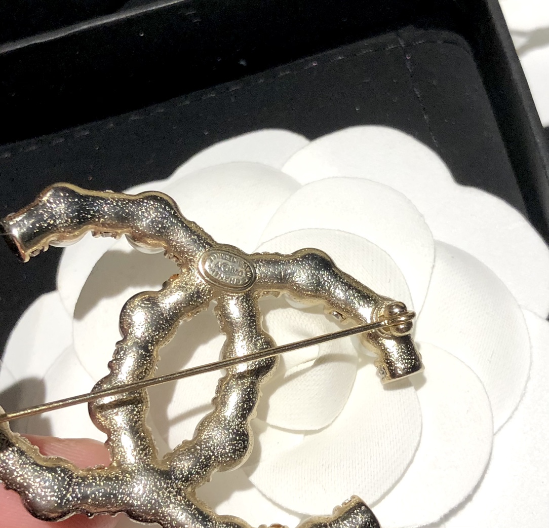 Chanel Brooch Pearl L
