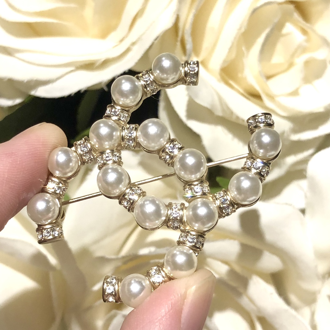 Chanel Brooch Pearl L