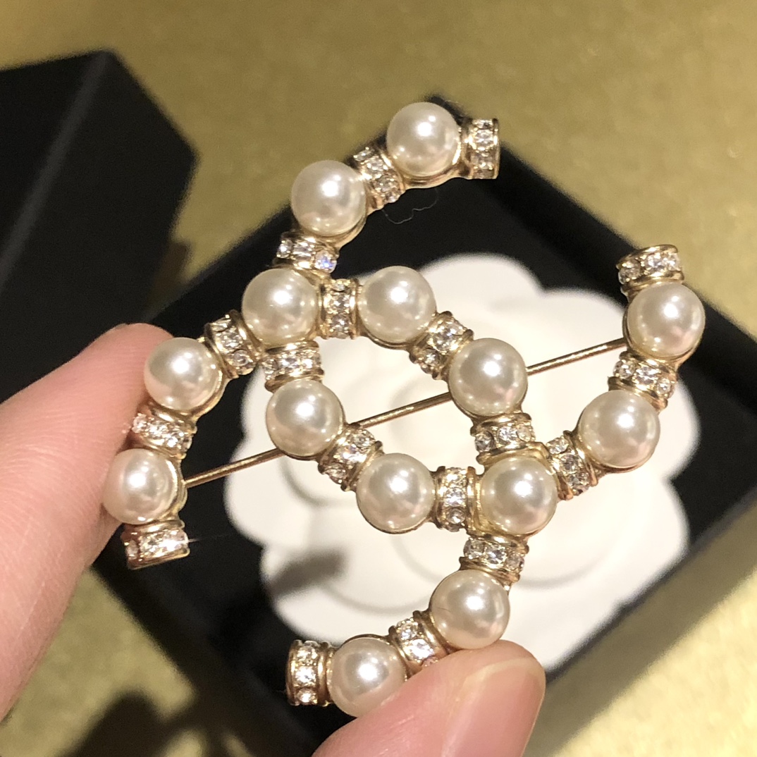 Chanel Brooch Pearl L