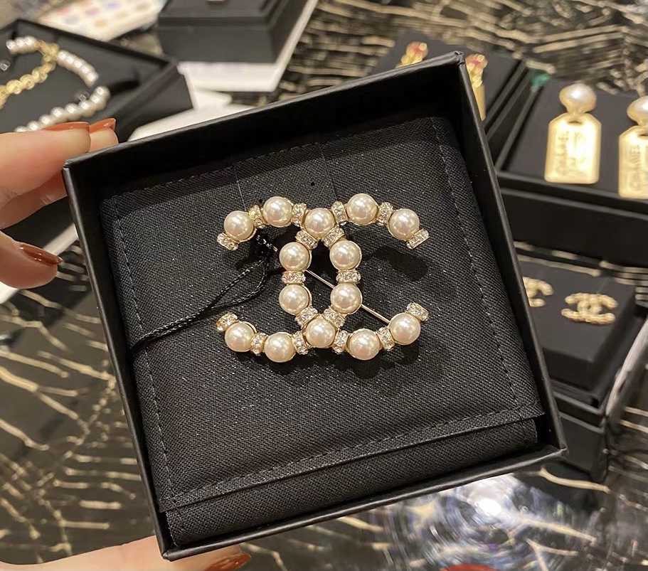 Chanel Brooch Pearl L