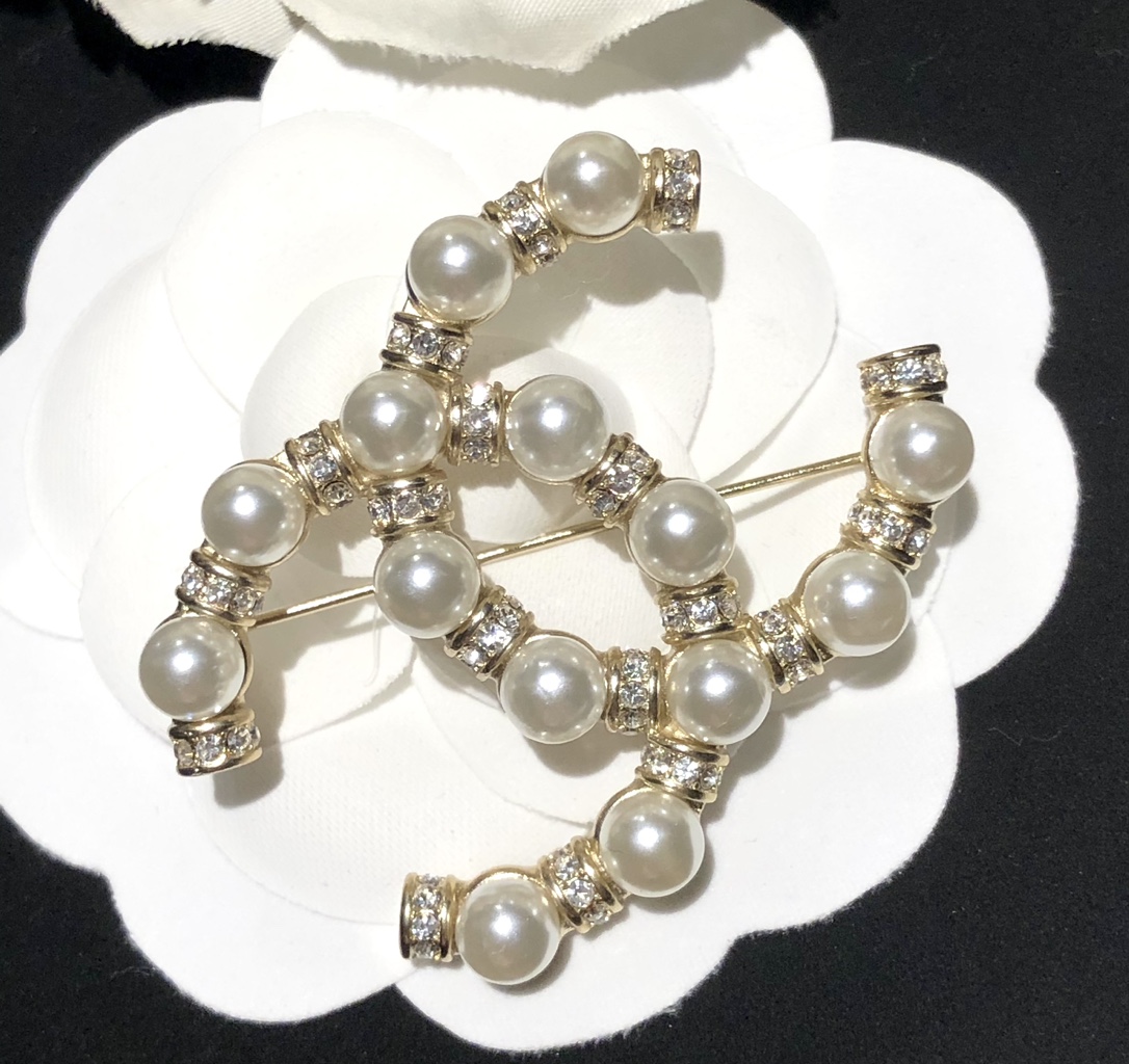 Chanel Brooch Pearl L