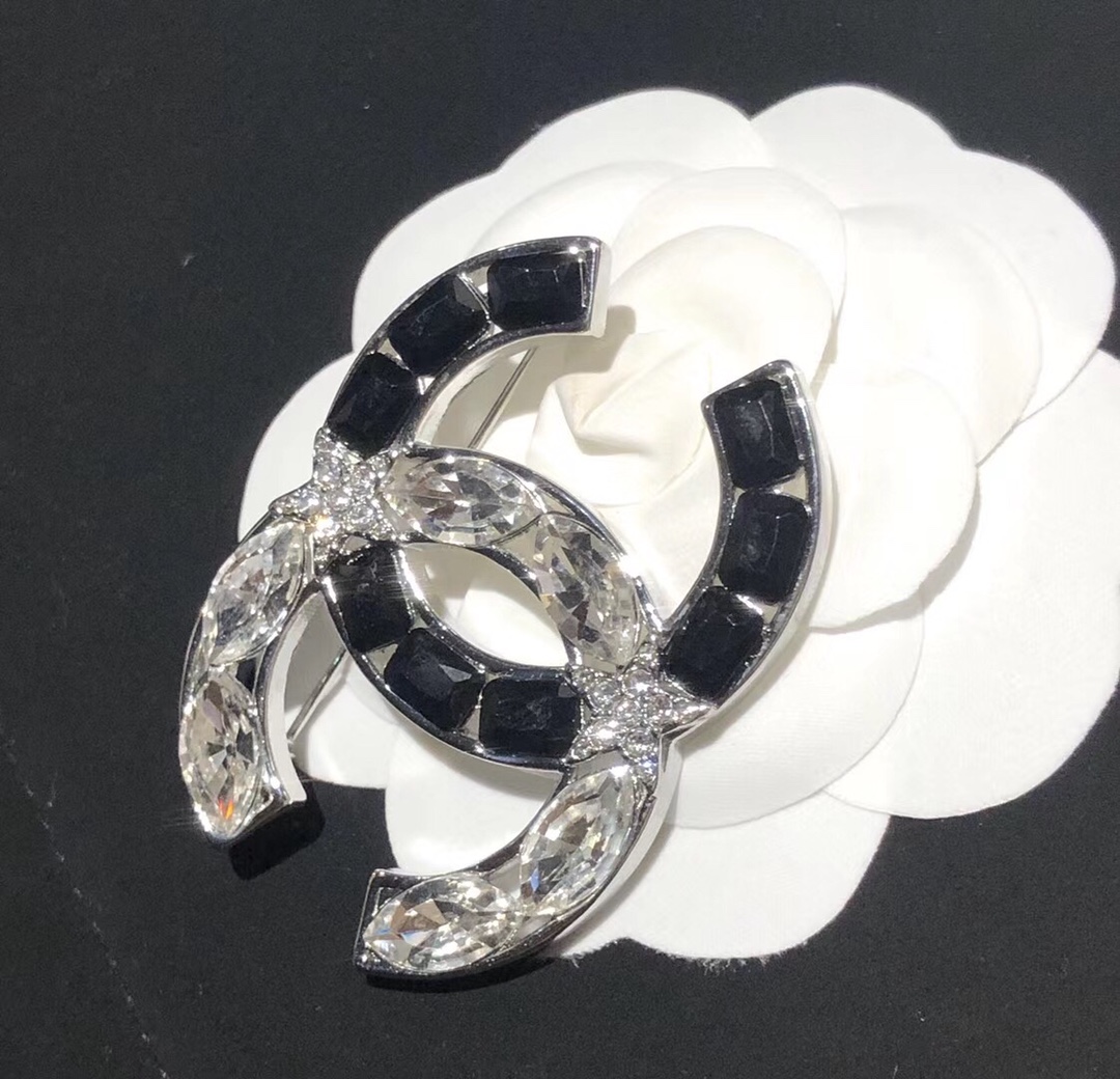 Chanel Brooch L