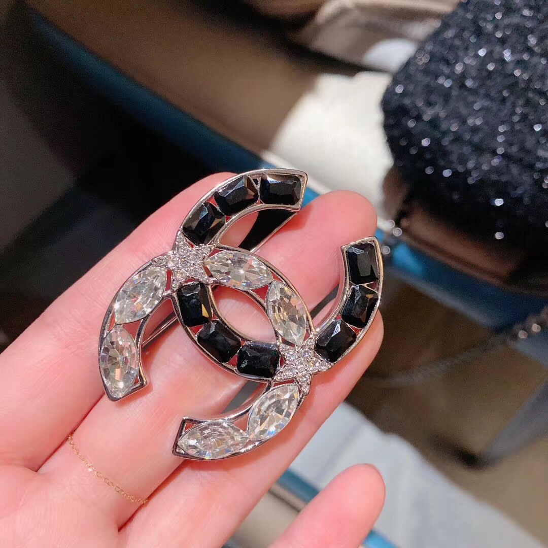 Chanel Brooch L