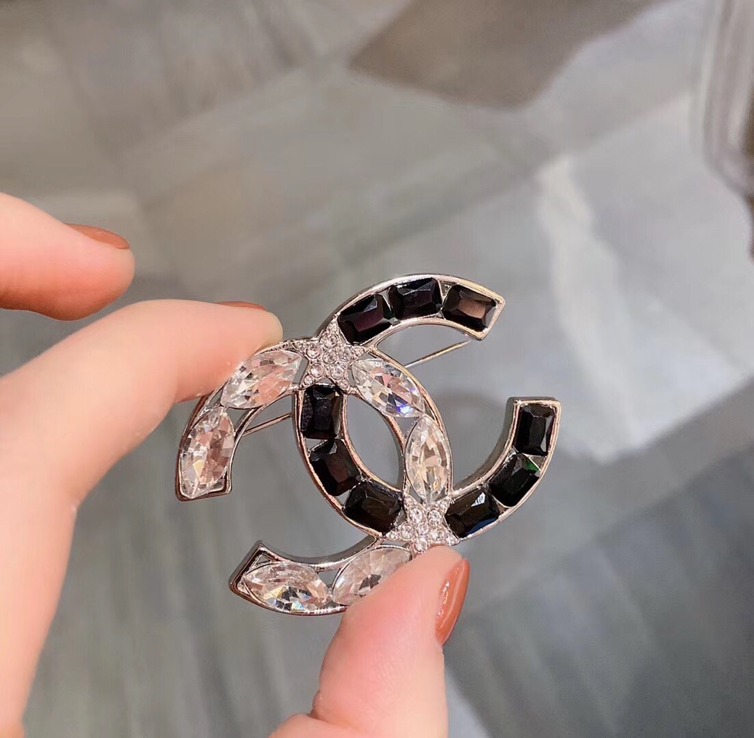 Chanel Brooch L