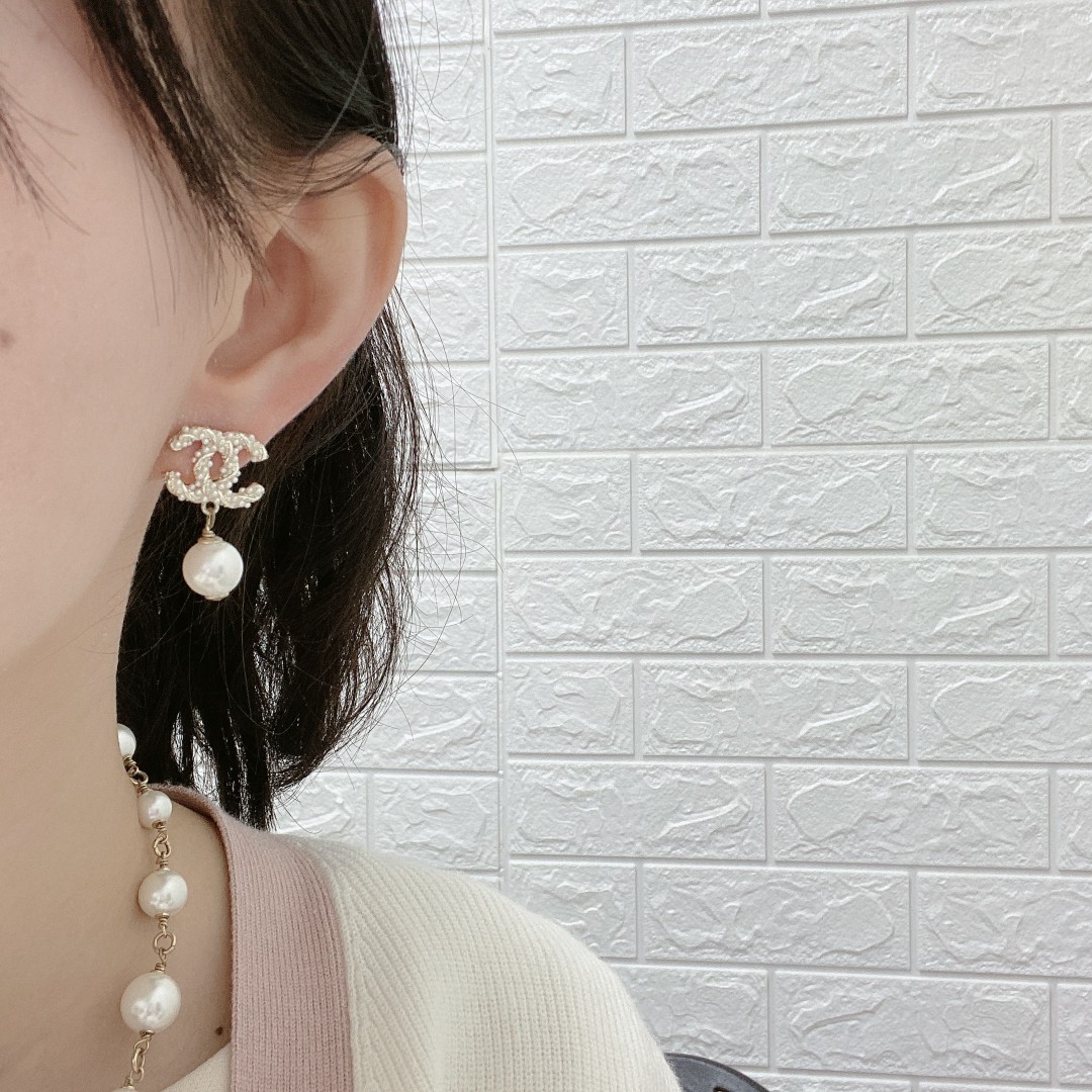 Chanel Necklace Pearl L