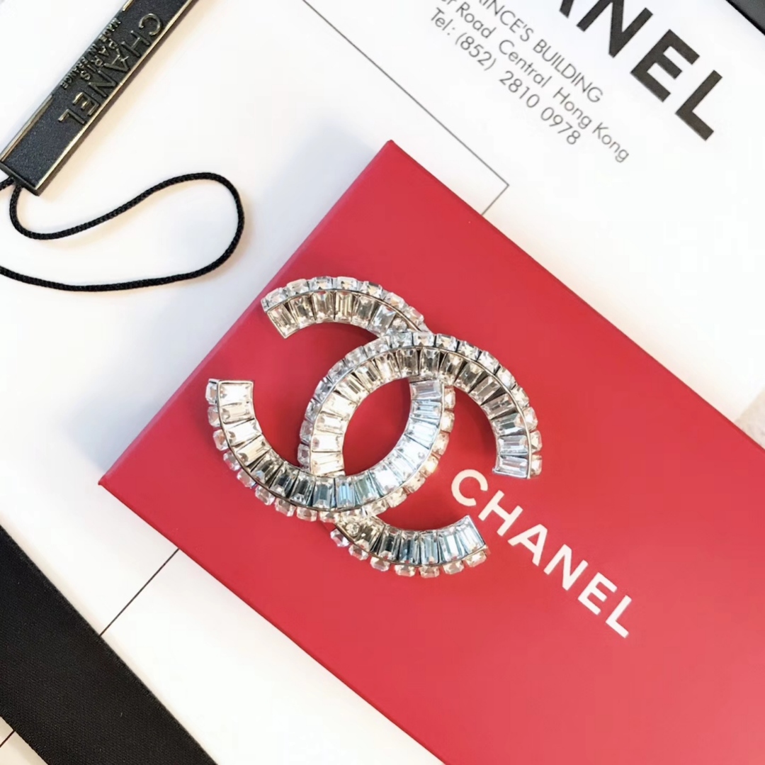 Chanel Brooch Inlaid L